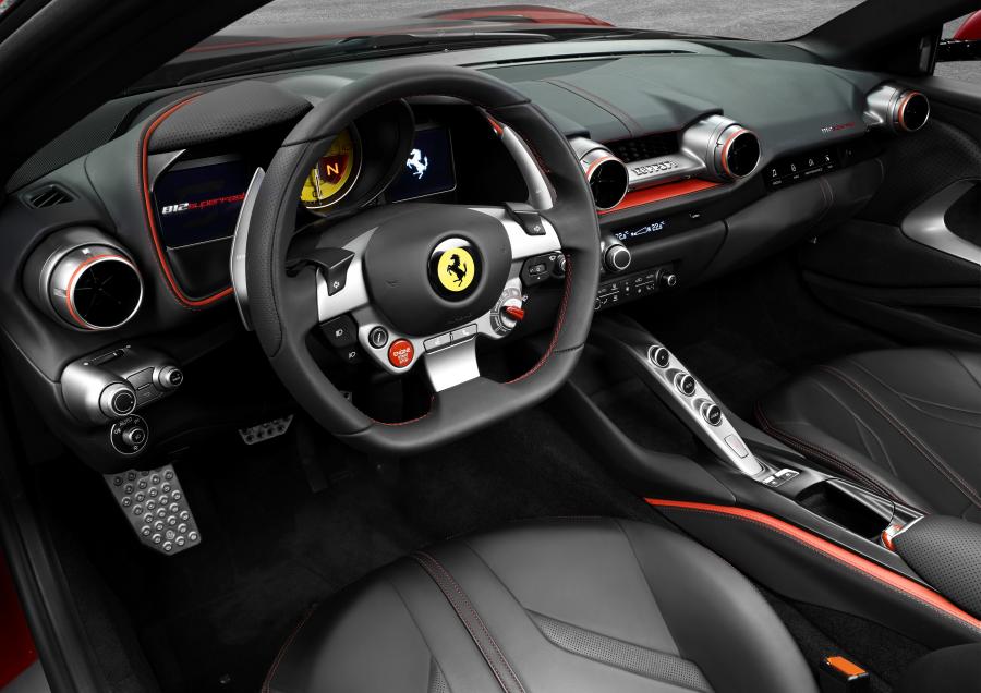 Интерьер Ferrari 812 Superfast 2017 года  (фото 3 из 91)